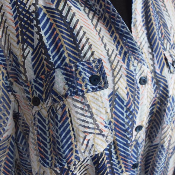 LARK LANE sheer lightweight blue pattern button-up - Picture 3 of 9